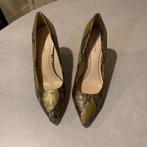 Pour la Victoire Gold /Brown Snakeprint Leather Pumps sz 8.5